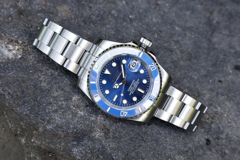 Seiko Submariner Mod Watch with a blue dial and 40mm stainless steel case, designed for luxury and precision.